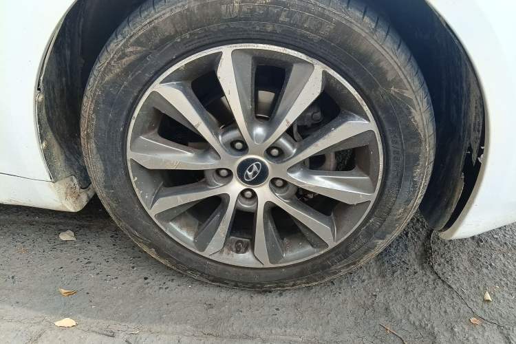 Used Hyundai Sonata 2013 2.0L Automatic Leading Edition Right Front Wheel Hub