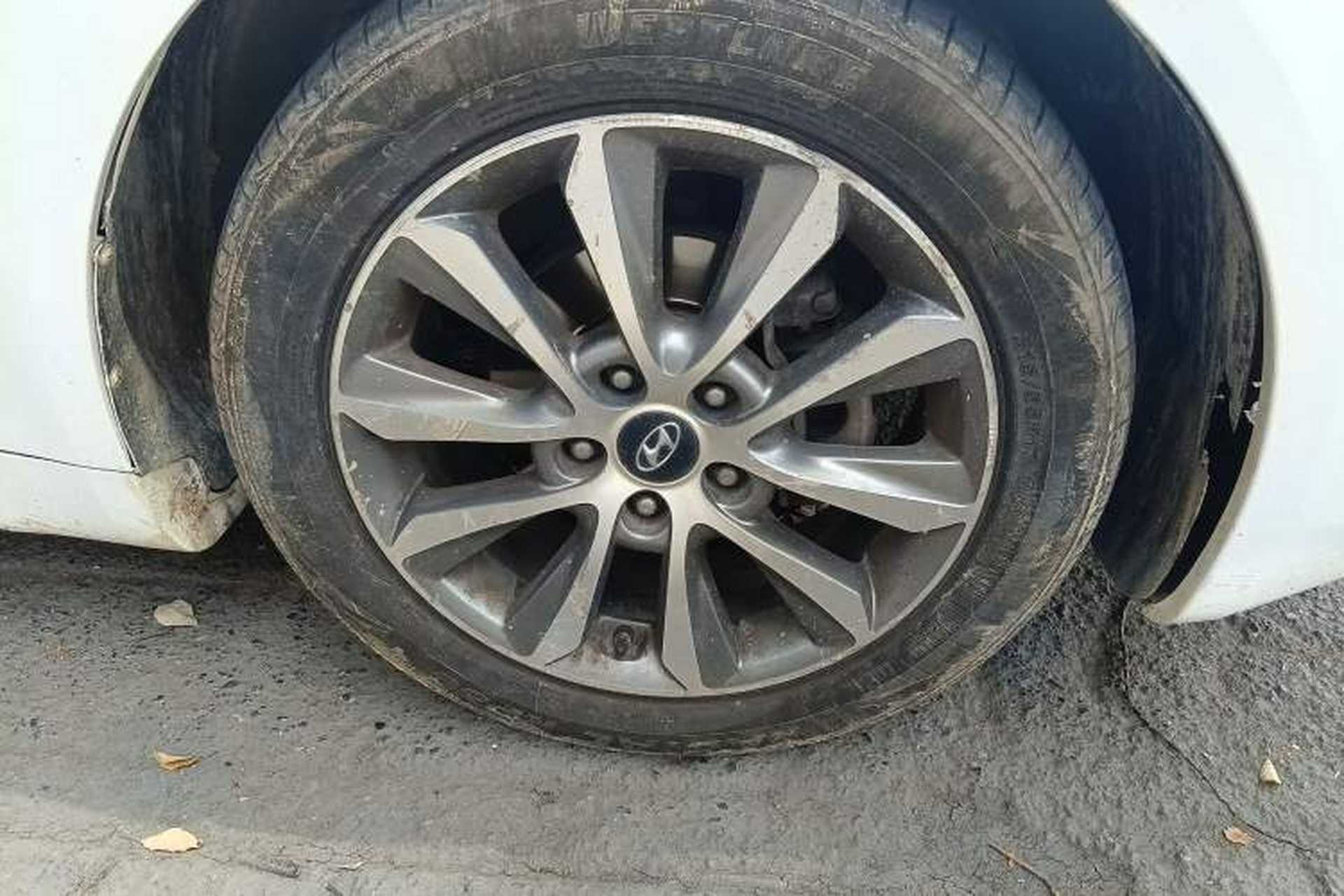 Used Hyundai Sonata 2013 2.0L Automatic Leading Edition Right Front Wheel Hub