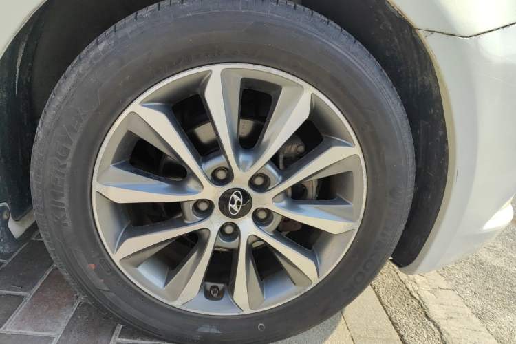 Used Hyundai Sonata 2013 2.0L Automatic Fashion Edition Right Front Wheel Hub