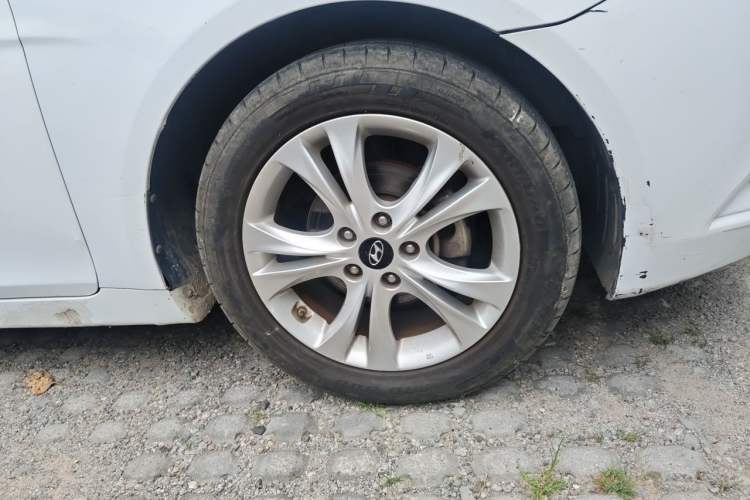 Used Hyundai Sonata 2013 2.0L Automatic Prestige Edition Right Front Wheel Hub