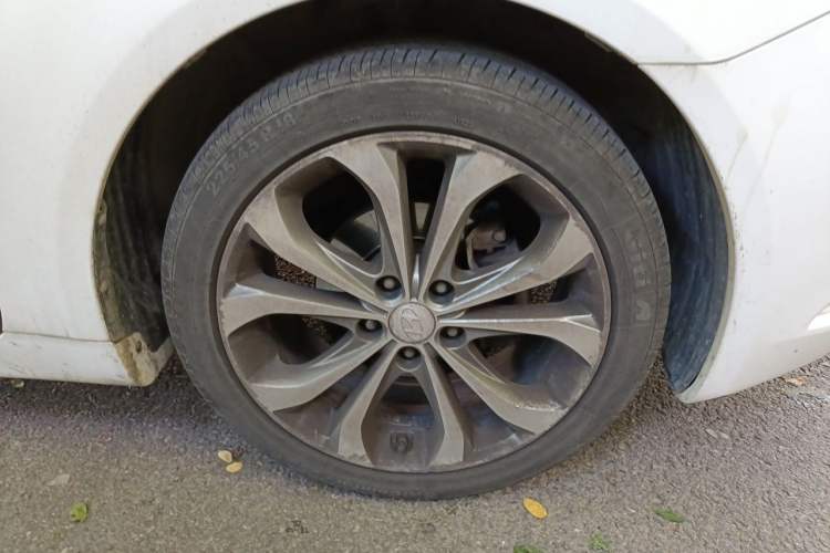 Used Hyundai Sonata 2013 2.0L Automatic Supreme Edition Right Front Wheel Hub