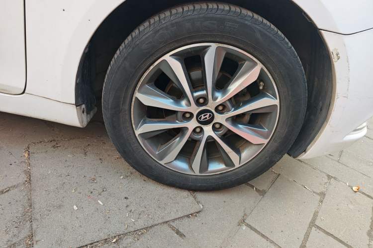 Used Hyundai Sonata 2013 2.0L Automatic Fashion Edition Right Front Wheel Hub