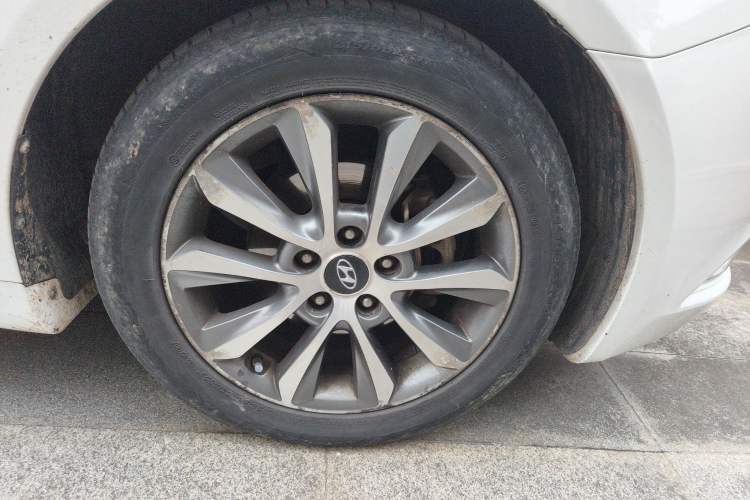 Used Hyundai Sonata 2013 2.0L Automatic Leading Edition Right Front Wheel Hub