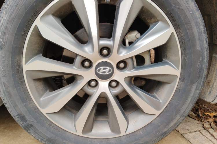 Used Hyundai Sonata 2013 2.0L Automatic Leading Edition Right Front Wheel Hub