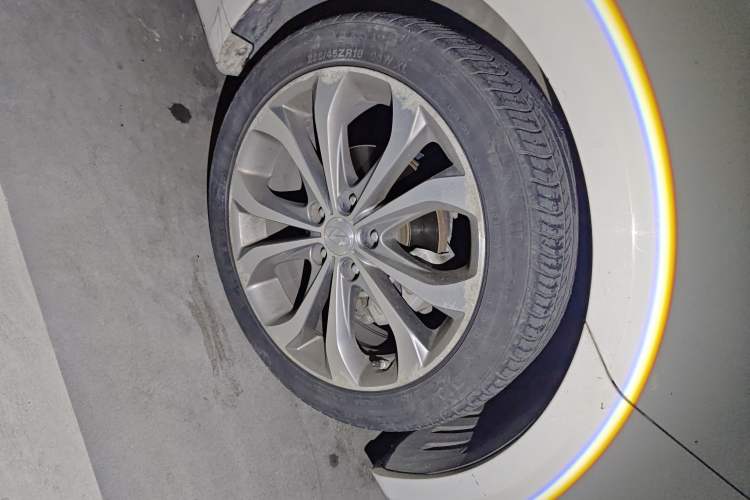 Used Hyundai Sonata 2013 2.4L Automatic Luxury Version China IV Standard Right Front Wheel Hub