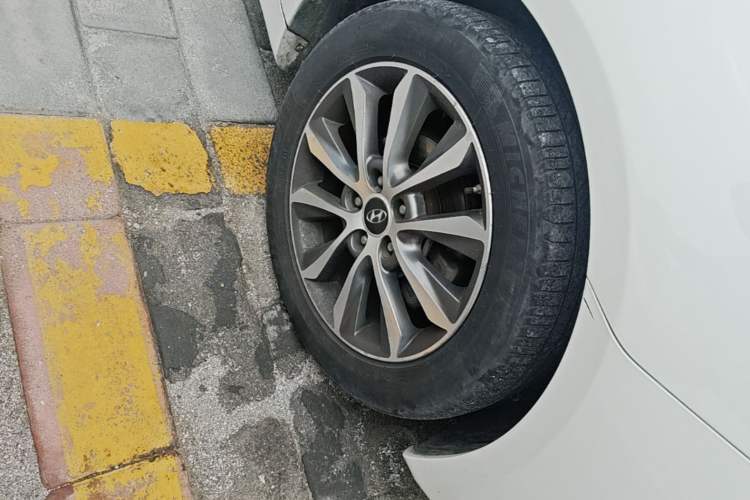 Used Hyundai Sonata 2013 2.4L Automatic Leading Edition China V Standard Right Front Wheel Hub