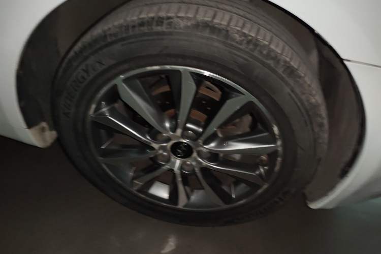 Used Hyundai Sonata 2013 2.0L Automatic Leading Edition Right Front Wheel Hub