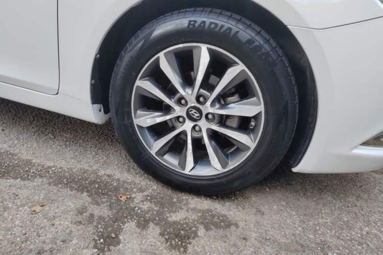 Used Hyundai Sonata 2013 2.4L Automatic Top-Grade Version China IV Standard Right Front Wheel Hub