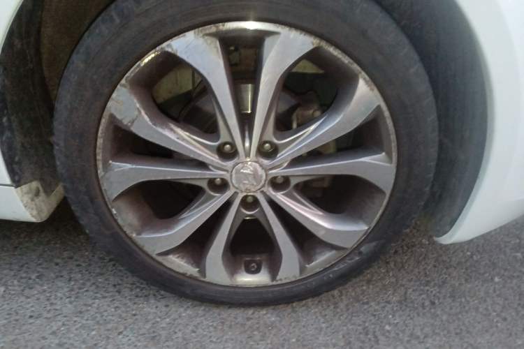 Used Hyundai Sonata 2013 2.4L Automatic Luxury Version China IV Standard Right Front Wheel Hub