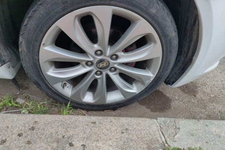 Used Hyundai Sonata 2013 2.0L Automatic Fashion Edition Right Front Wheel Hub