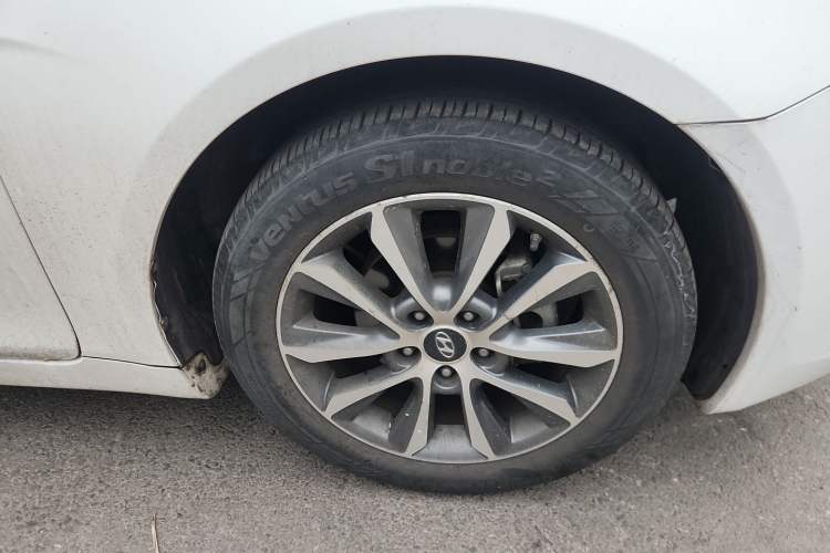 Used Hyundai Sonata 2013 2.0L Automatic Luxury Edition Right Front Wheel Hub