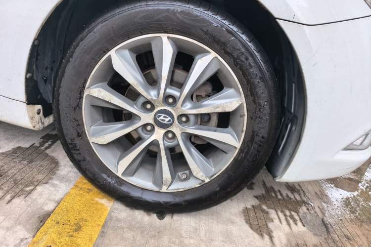 Used Hyundai Sonata 2013 2.0L Automatic Leading Edition Right Front Wheel Hub