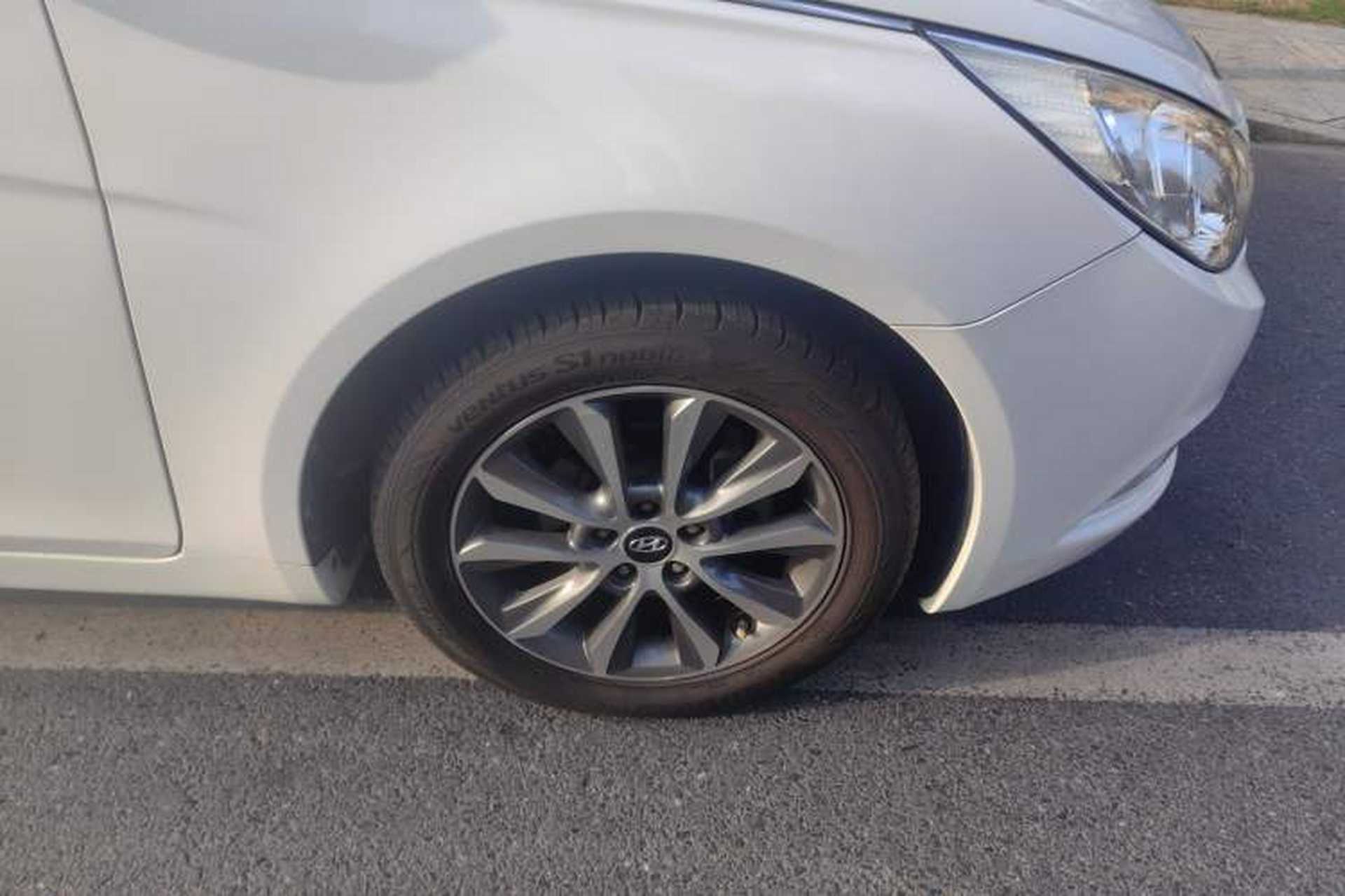 Used Hyundai Sonata 2013 2.0L Automatic Fashion Edition Right Front Wheel Hub