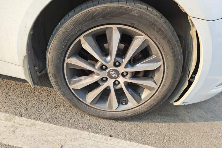 Used Hyundai Sonata 2013 2.0L Automatic Leading Edition Right Front Wheel Hub
