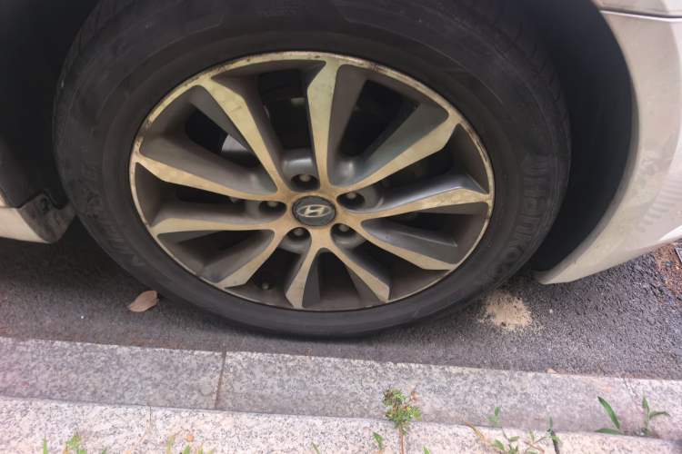 Used Hyundai Sonata 2013 2.0L Automatic Leading Edition Right Front Wheel Hub