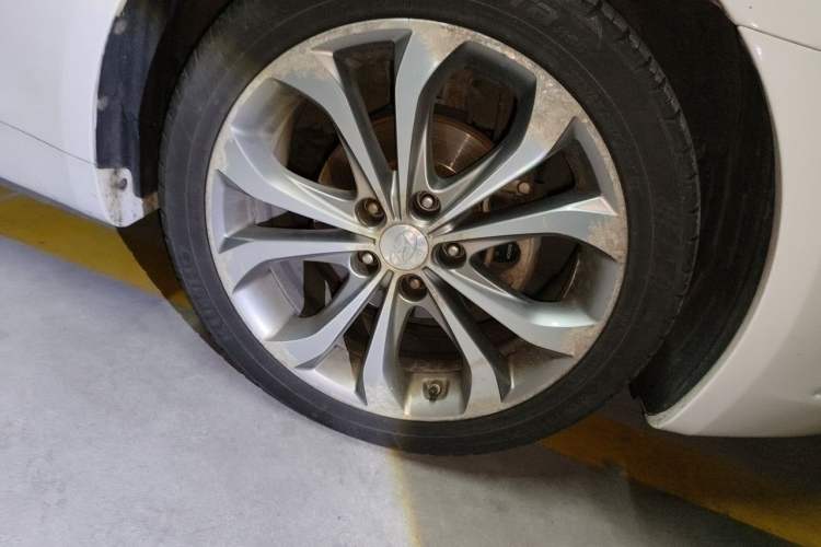 Used Hyundai Sonata 2013 2.4L Automatic Luxury Version China IV Standard Right Front Wheel Hub