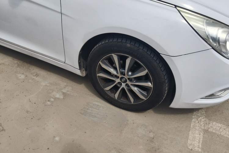 Used Hyundai Sonata 2013 2.0L Automatic Luxury Edition Right Front Wheel Hub