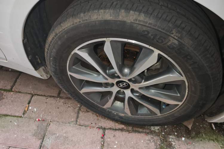 Used Hyundai Sonata 2013 2.0L Automatic Leading Edition Right Front Wheel Hub