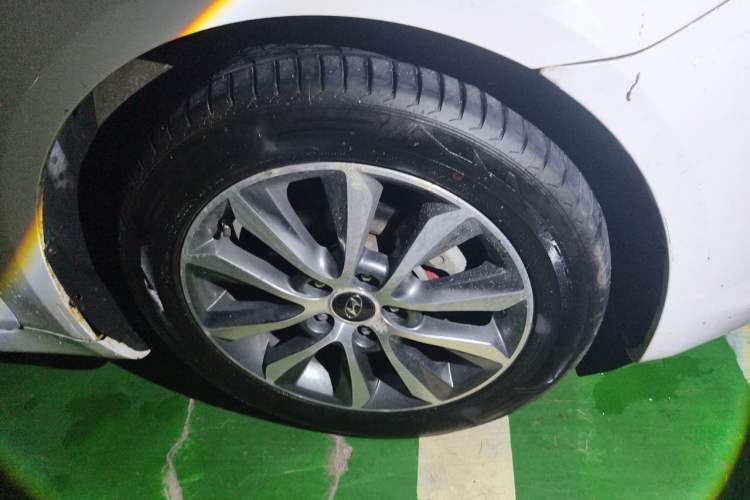 Used Hyundai Sonata 2013 2.0L Automatic Leading Edition Right Front Wheel Hub
