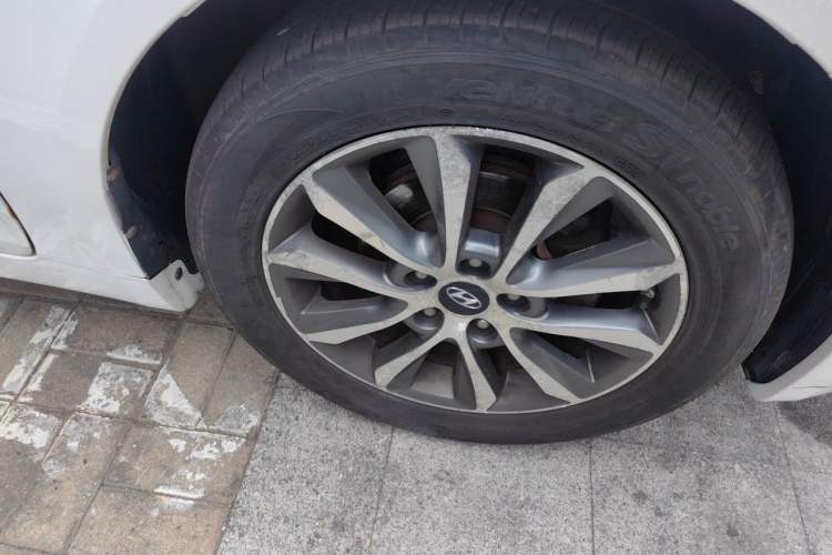Used Hyundai Sonata 2013 2.0L Automatic Fashion Edition Right Front Wheel Hub