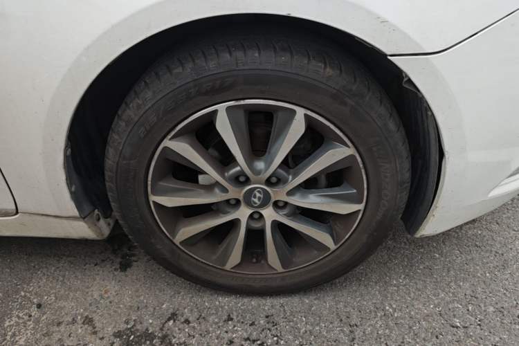 Used Hyundai Sonata 2013 2.0L Automatic Leading Edition Right Front Wheel Hub