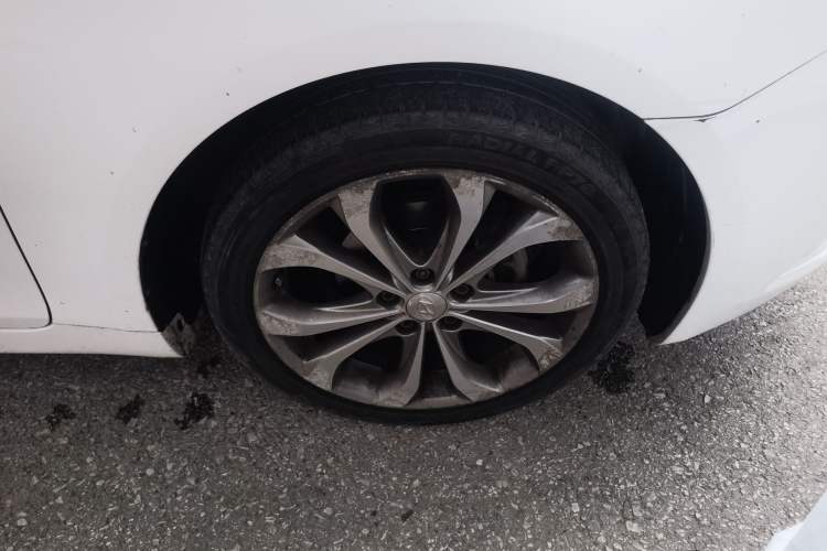 Used Hyundai Sonata 2013 2.4L Automatic Luxury Version China IV Standard Right Front Wheel Hub