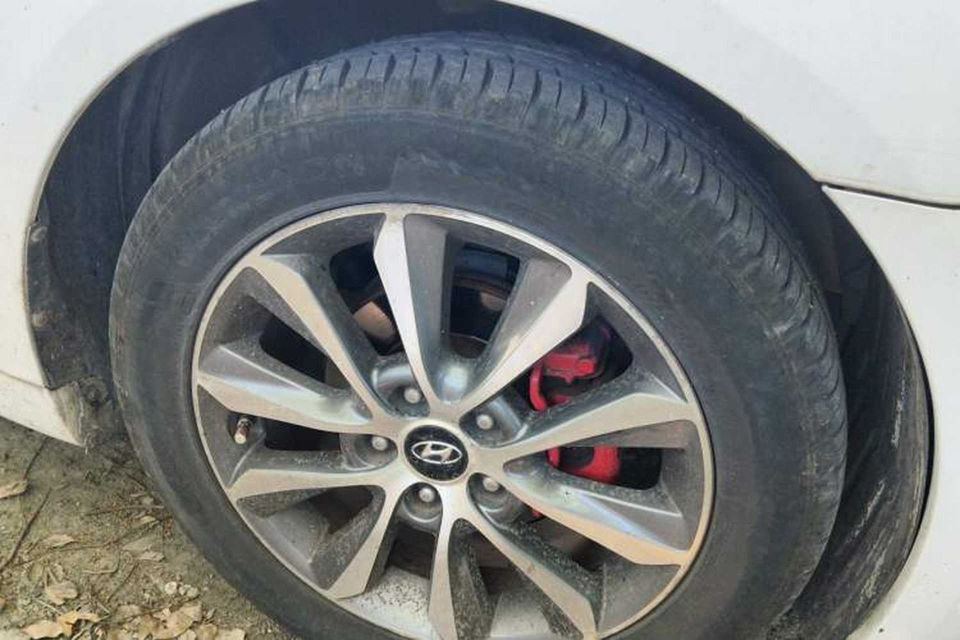 Used Hyundai Sonata 2013 2.0L Automatic Prestige Edition Right Front Wheel Hub