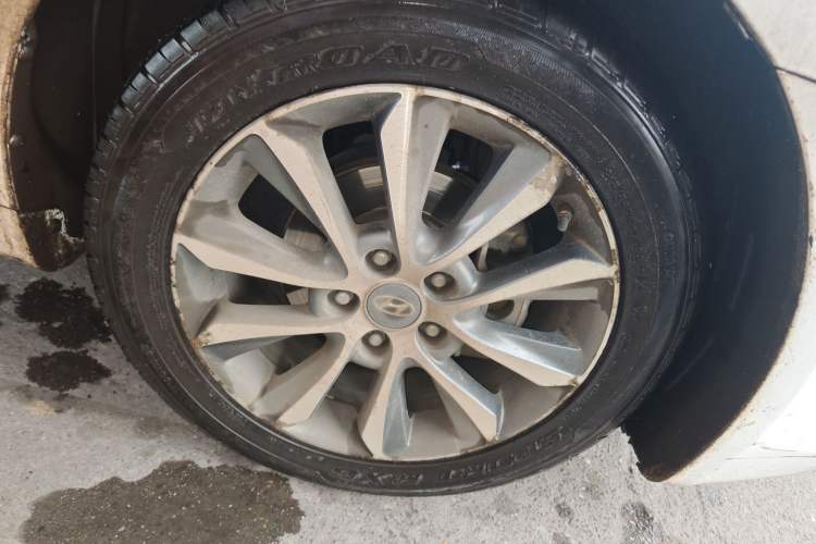Used Hyundai Sonata 2013 2.0L Automatic Leading Edition Right Front Wheel Hub