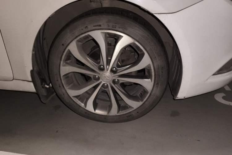 Used Hyundai Sonata 2013 2.4L Automatic Luxury Version China IV Standard Right Front Wheel Hub