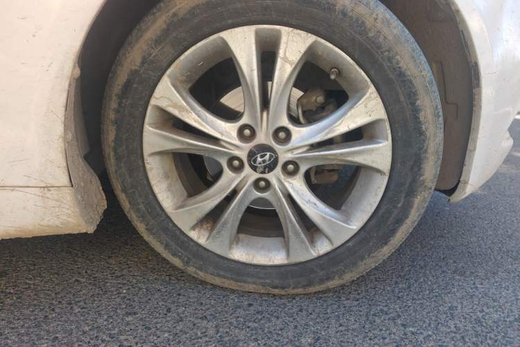 Used Hyundai Sonata 2013 2.0L Automatic Fashion Edition Right Front Wheel Hub