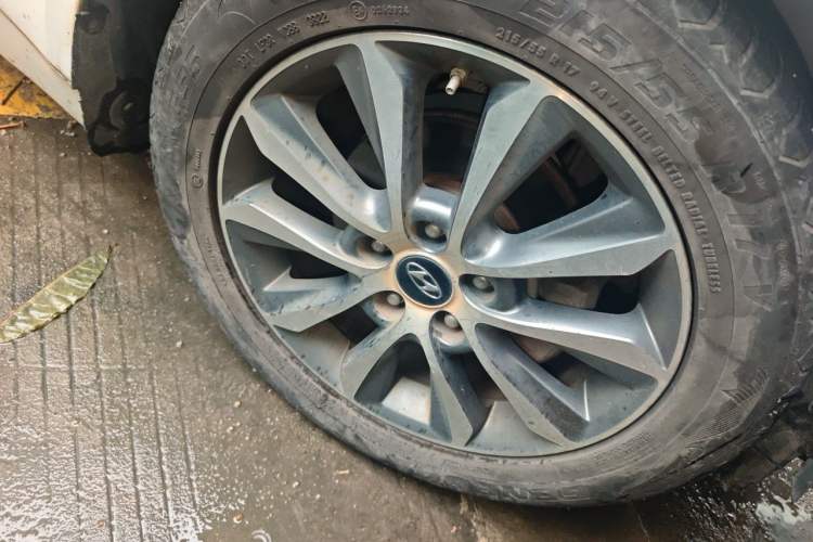 Used Hyundai Sonata 2013 2.0L Automatic Leading Edition Right Front Wheel Hub
