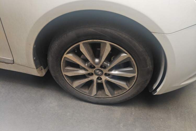 Used Hyundai Sonata 2013 2.4L Automatic Leading Edition China IV Standard Right Front Wheel Hub
