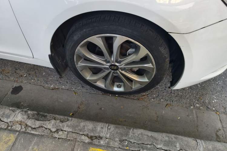 Used Hyundai Sonata 2013 2.4L Automatic Luxury Version China IV Standard Right Front Wheel Hub