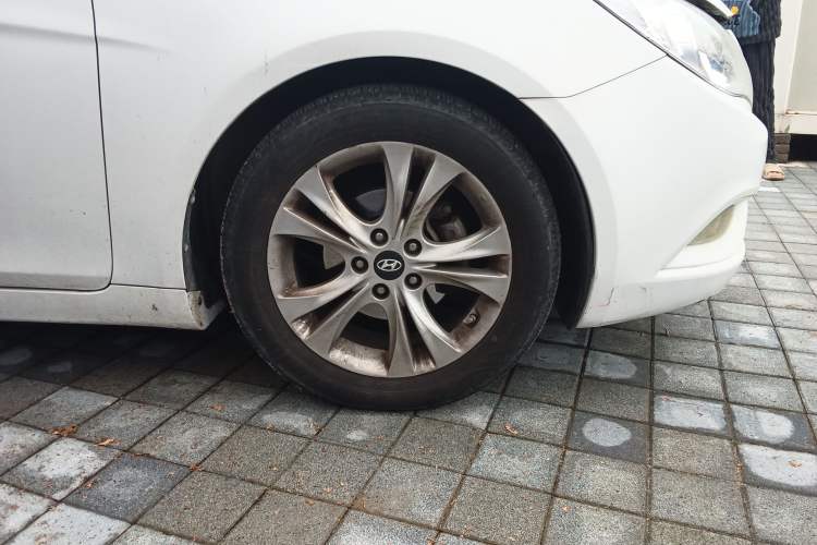 Used Hyundai Sonata 2013 2.0L Automatic Luxury Edition Right Front Wheel Hub