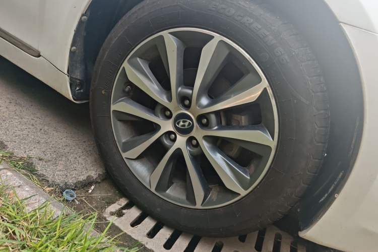 Used Hyundai Sonata 2013 2.4L Automatic Leading Edition China IV Standard Right Front Wheel Hub