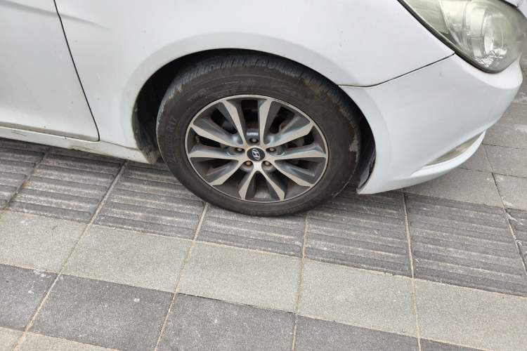 Used Hyundai Sonata 2013 2.0L Automatic Prestige Edition Right Front Wheel Hub