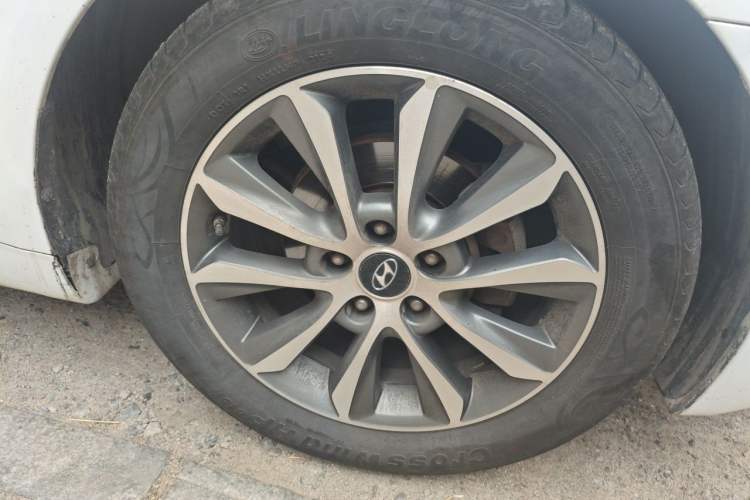 Used Hyundai Sonata 2013 2.4L Automatic Leading Edition China IV Standard Right Front Wheel Hub