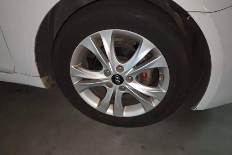 Used Hyundai Sonata 2013 2.0L Automatic Fashion Edition Right Front Wheel Hub