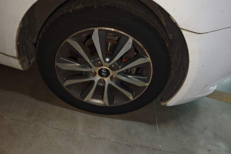 Used Hyundai Sonata 2013 2.0L Automatic Leading Edition Right Front Wheel Hub