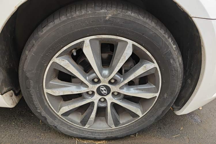 Used Hyundai Sonata 2013 2.4L Automatic Leading Edition China IV Standard Right Front Wheel Hub
