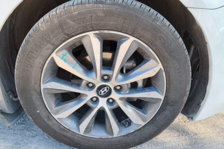Used Hyundai Sonata 2013 2.0L Automatic Fashion Edition Right Front Wheel Hub