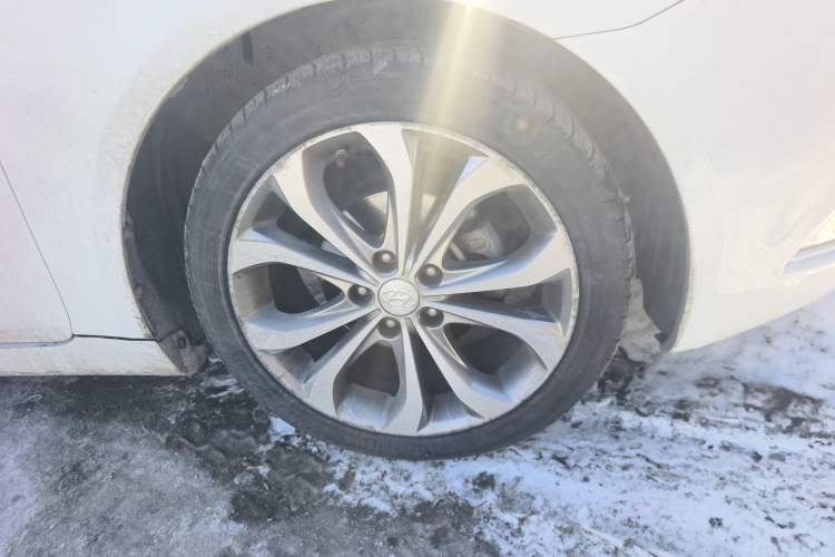 Used Hyundai Sonata 2013 2.4L Automatic Luxury Version China IV Standard Right Front Wheel Hub