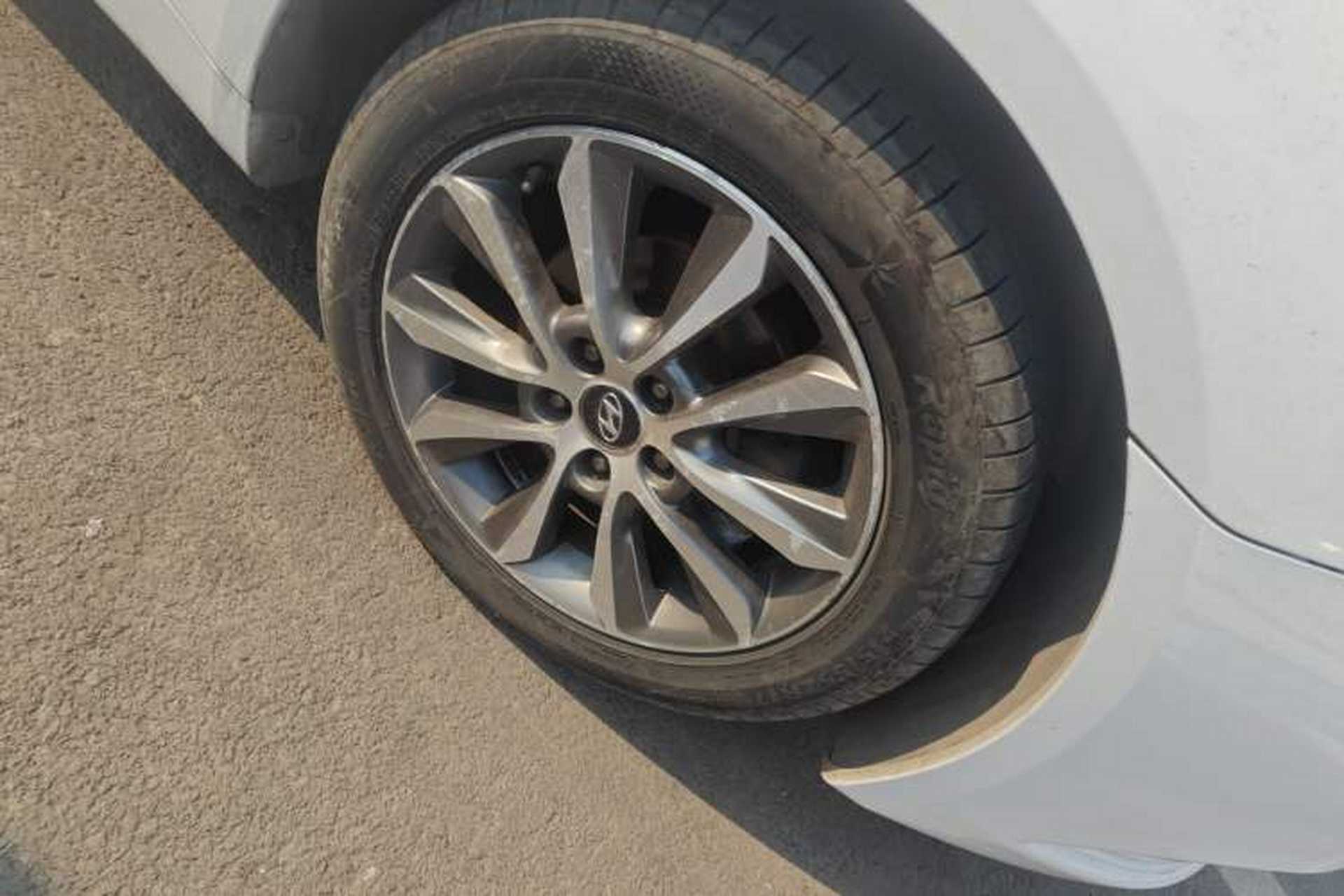 Used Hyundai Sonata 2013 2.0L Automatic Leading Edition Right Front Wheel Hub