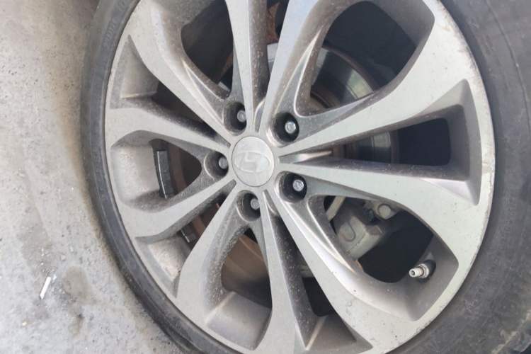 Used Hyundai Sonata 2013 2.4L Automatic Luxury Version China IV Standard Right Front Wheel Hub
