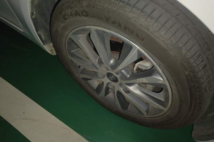 Used Hyundai Sonata 2013 2.0L Automatic Fashion Edition Right Front Wheel Hub