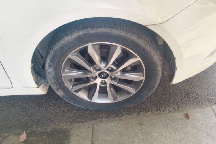 Used Hyundai Sonata 2013 2.4L Automatic Leading Edition China IV Standard Right Front Wheel Hub