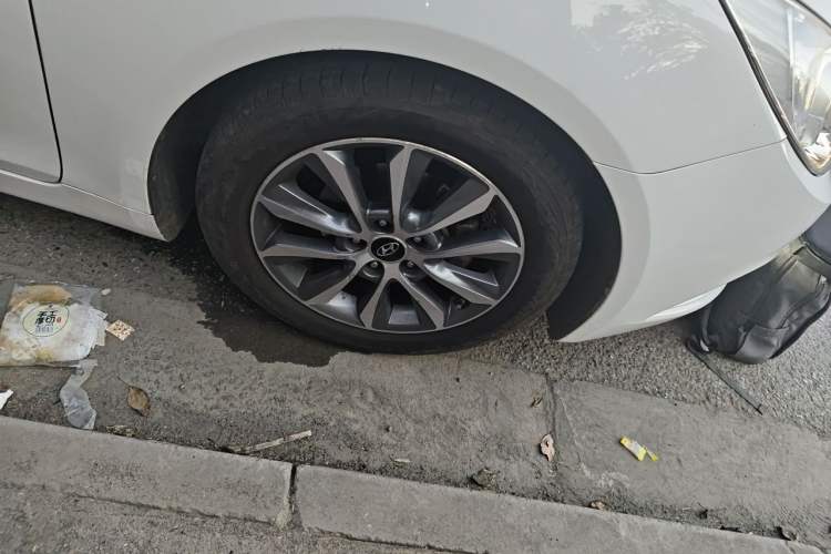 Used Hyundai Sonata 2013 2.0L Automatic Leading Edition Right Front Wheel Hub