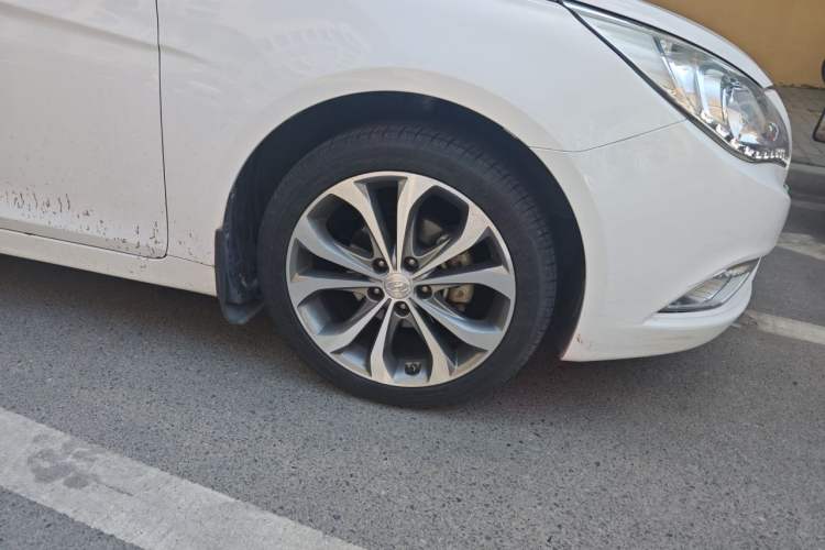 Used Hyundai Sonata 2013 2.0L Automatic Supreme Edition Right Front Wheel Hub