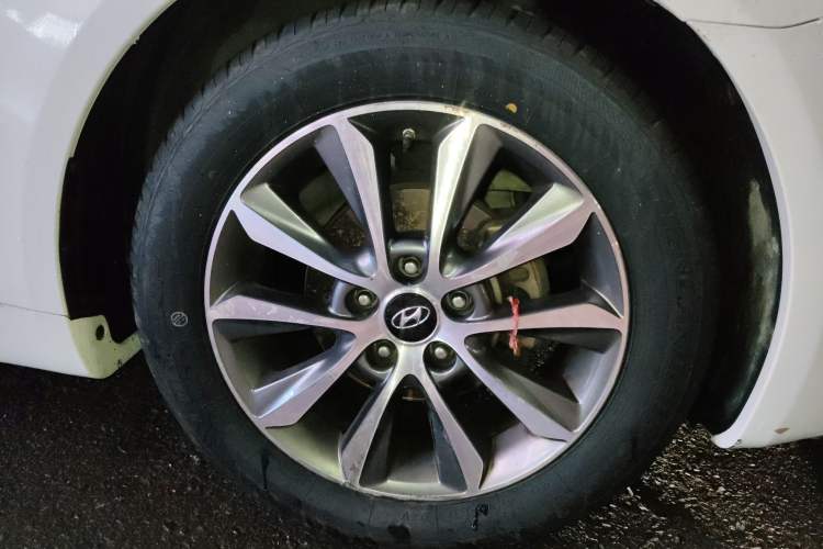 Used Hyundai Sonata 2013 2.4L Automatic Leading Edition China IV Standard Right Front Wheel Hub