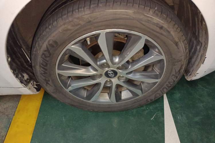 Used Hyundai Sonata 2013 2.4L Automatic Leading Edition China IV Standard Right Front Wheel Hub